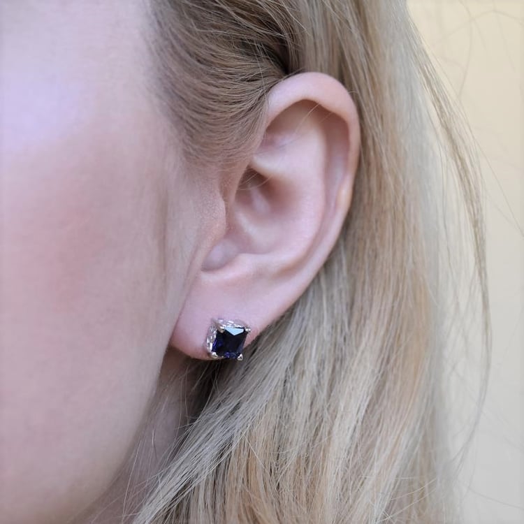 Zafírové štvorcové náušnice zo striebra 104578