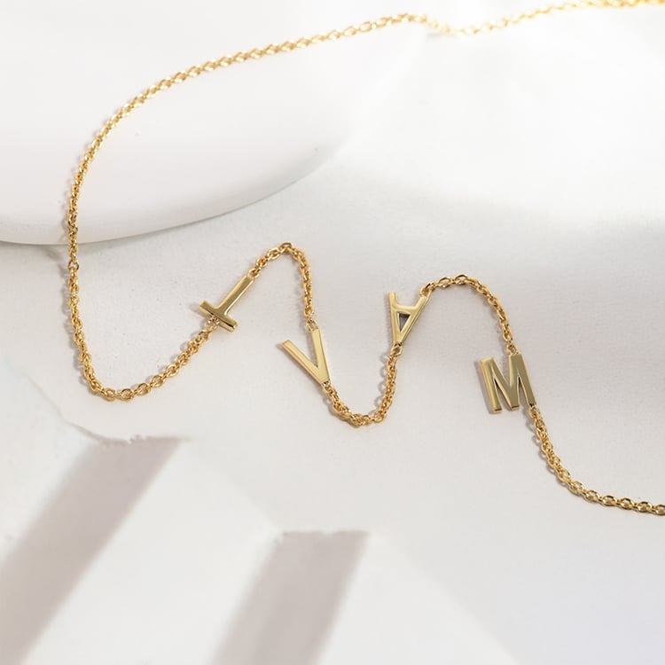 Strieborný náhrdelník s 4 písmenami vašej voľby Lupe 149203