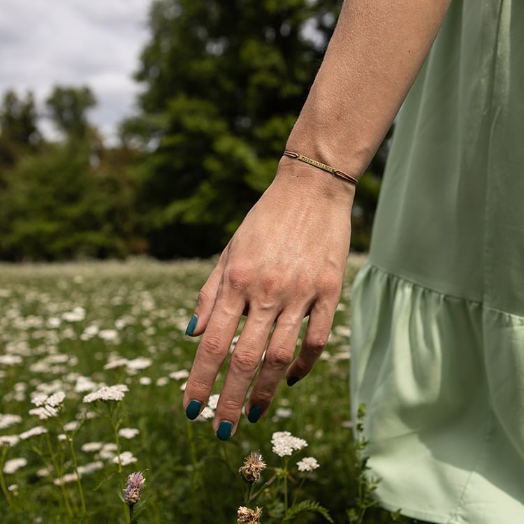 Strieborný povrázkový náramok s gravírom Barr 108786