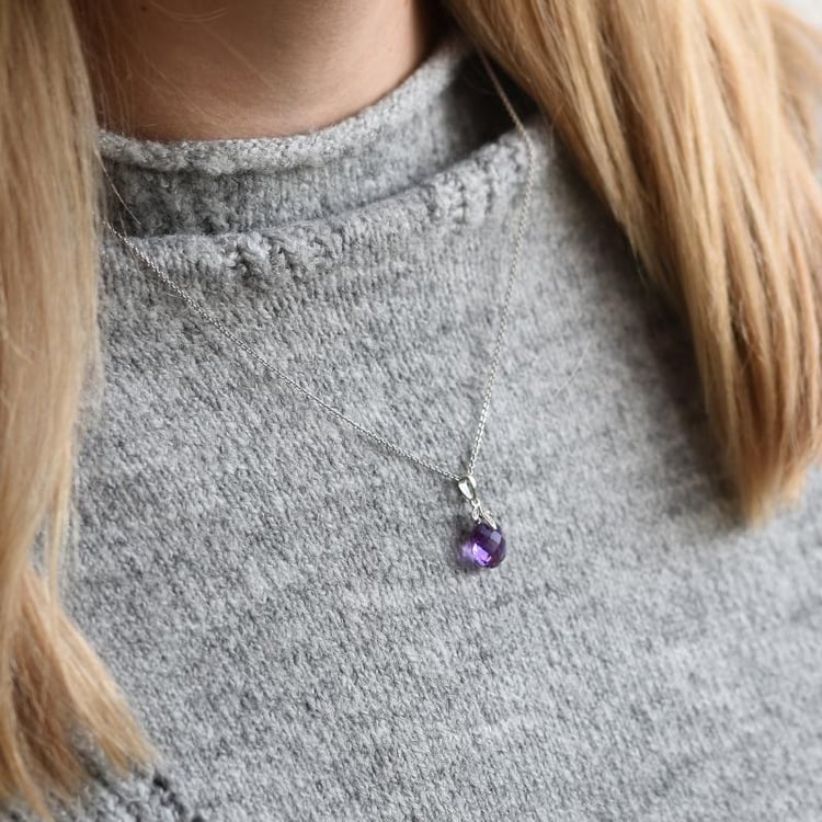 Fialový ametyst a diamanty v zlatom prívesku 51228