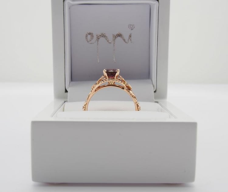 Zlatý zásnubný prsteň 9153