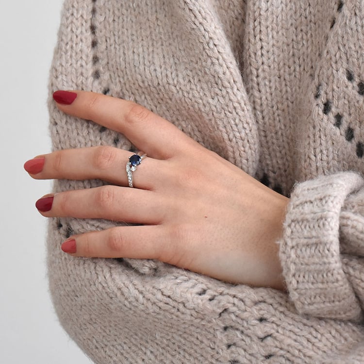 Prsteň so zafírom a zirkóny 78432