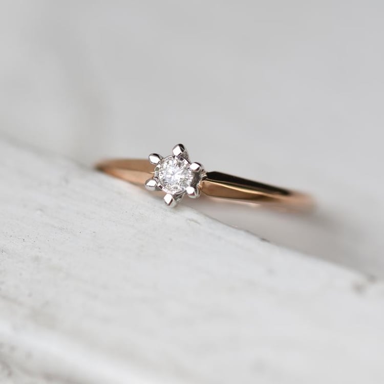 Zásnubný prsteň v štýle solitér s moissanitom Malvina 105220