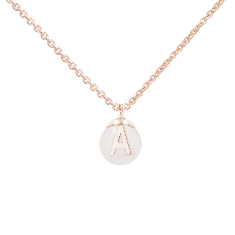 Prívesok s perlou a písmenom Nava 111681