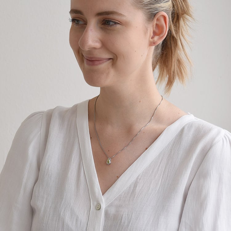 Strieborný náhrdelník s olivínom 66769