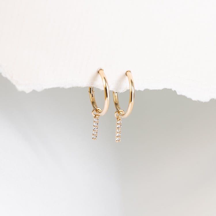 Zlaté visiace náušnice s bielymi topásmi Christy 123114