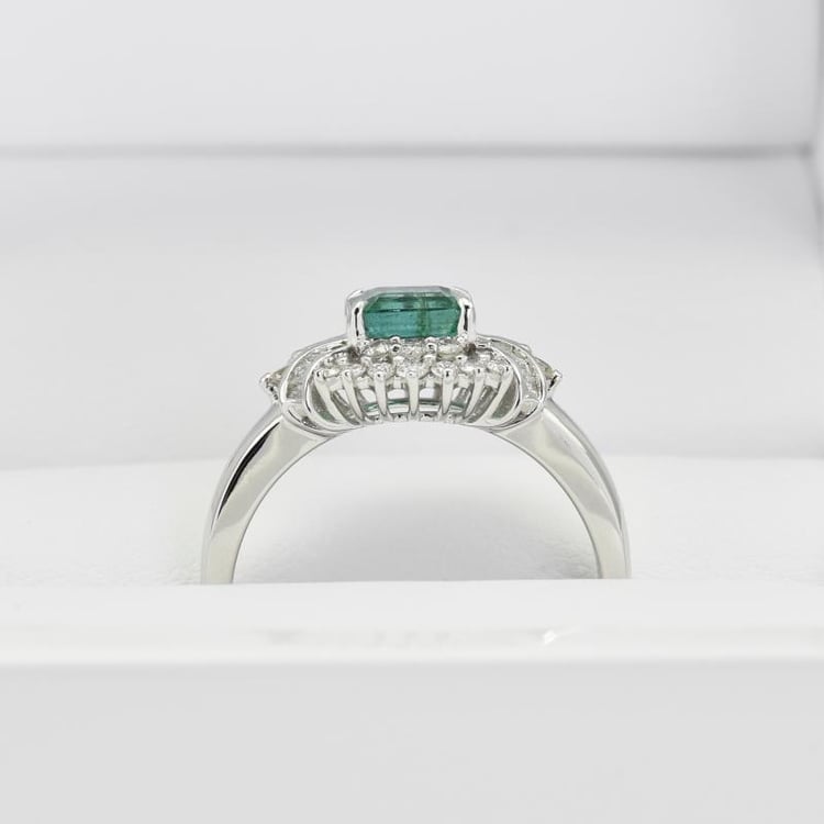 Zásnubný prsteň so smaragdom 11849