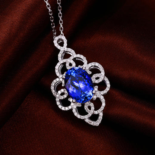 Náhrdelník s oválnym tanzanitom 9852