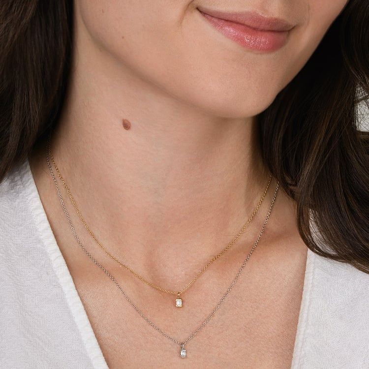 Minimalistický prívesok zo zlata s emeraldom Lias 160444