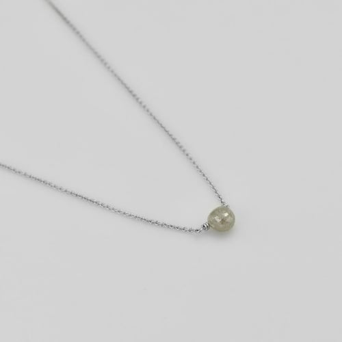 Zlatý náhrdelník so sivou diamantovou kvapkou Greyne