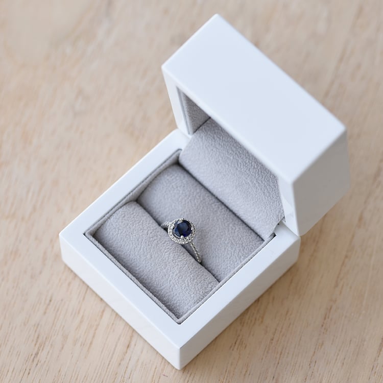 Prsteň so zafírom a topásmi 62145