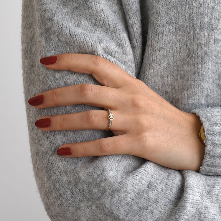 Strieborný prsteň s postrannými lab-grown diamantmi Kelote 104633