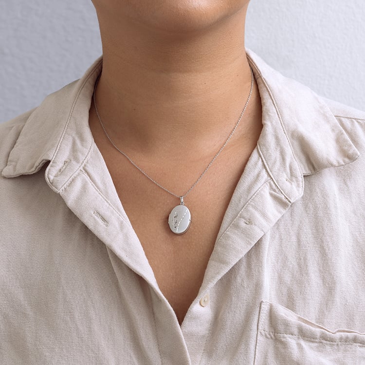 Strieborný otvárací medailón so vzorom 130414