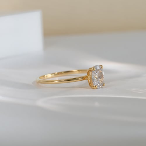 Zásnubný prsteň s 0.53ct IGI certifikovaným oval diamantom Frost