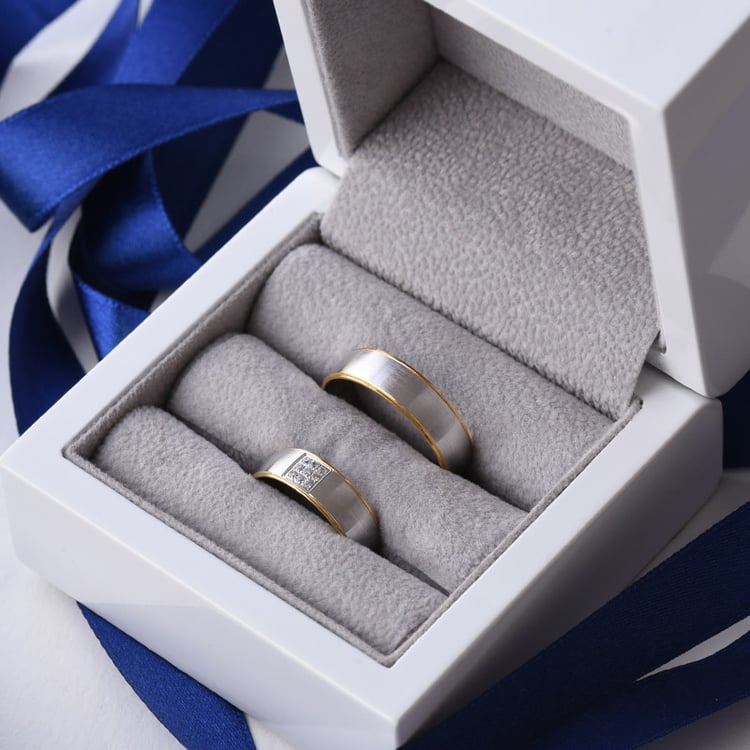 Snubné prstene s diamantmi zo zlata 75978