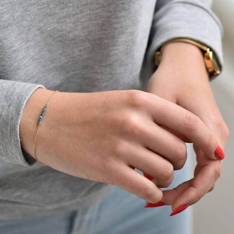 Zlatý náramok s modrými nebrúsenými diamantmi 42601