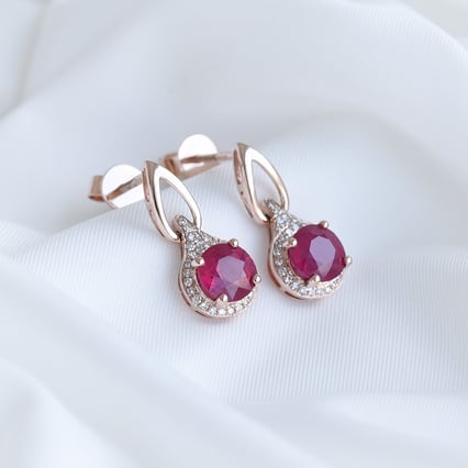 Zlaté náušnice s rubínmi a diamantmi Lexi