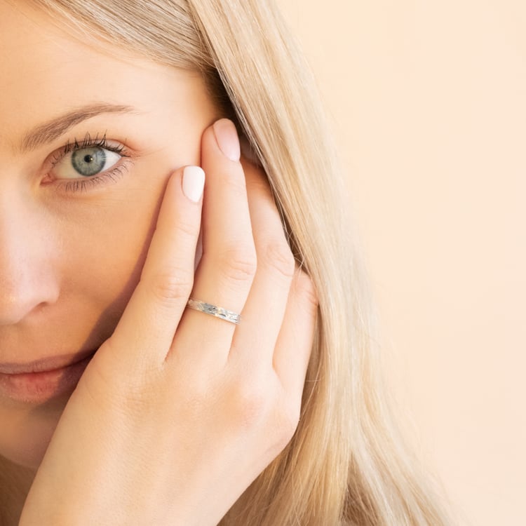 Zlaté svadobné obrúčky s gravírom a diamantmi Milne 100962