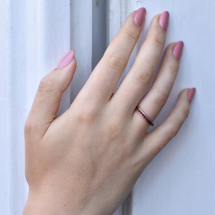 Strieborný eternity prsteň s granátmi Samila 14427