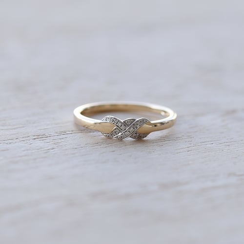 Zlatý romantický prsteň s diamantmi Swien