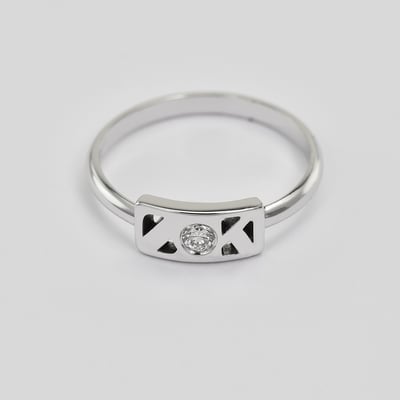 Zlatý prsteň s písmenami