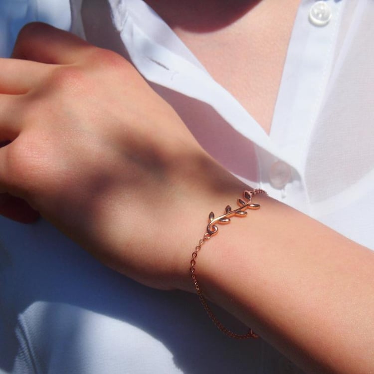 Jemné lístky v striebornom náramku 10751