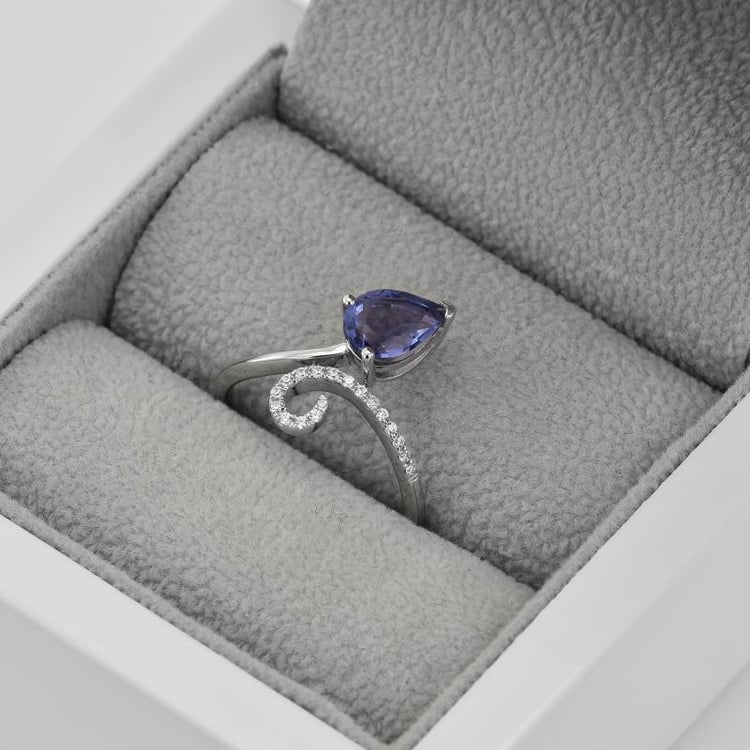 Zlatý tanzanitový prsteň 39142