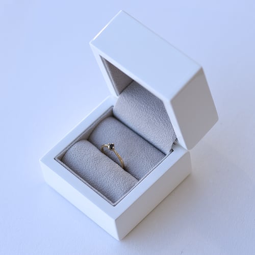 Zásnubný prsteň s čiernym diamantom Carrey
