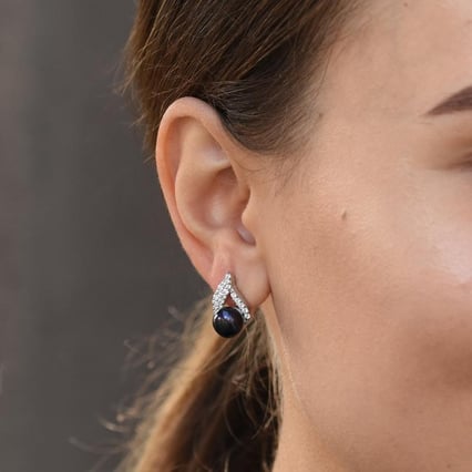 Strieborné náušnice s čiernymi perlami a zirkónmi Zeta