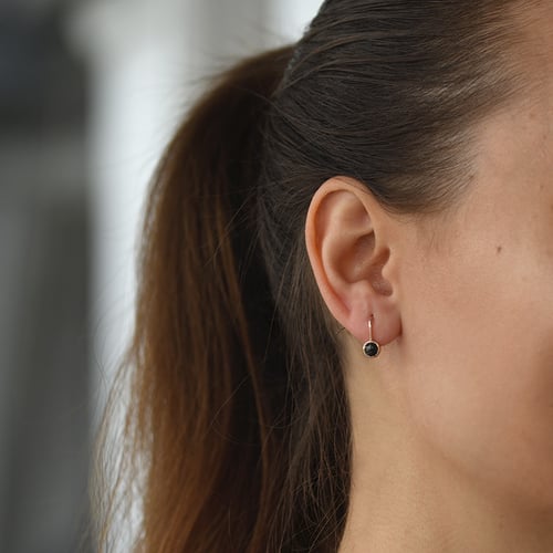 Zlaté visiace náušnice s čiernymi diamantmi Zodico