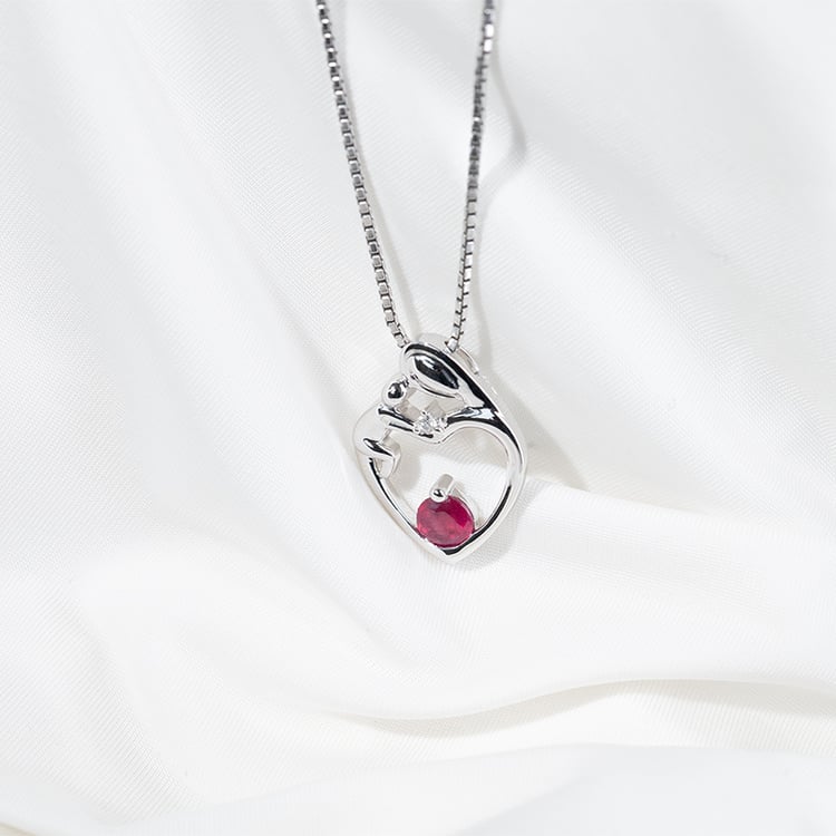 Strieborný prívesok matka a dieťa s rubínom a diamantom Ella 131168