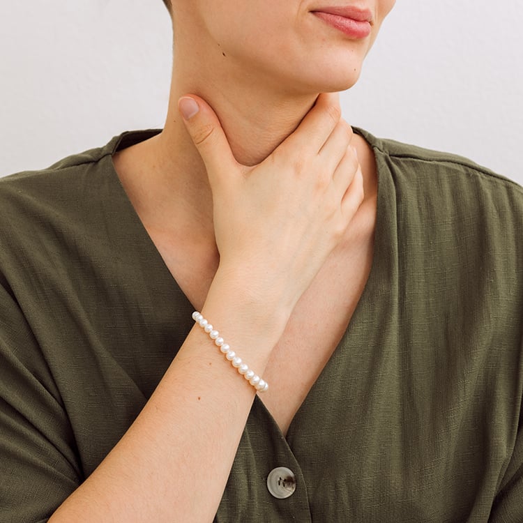 Nežný náramok s bielymi perlami Leila 129921