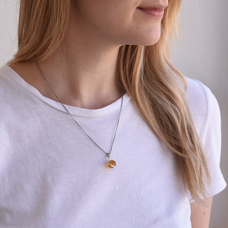 Jantárový strieborný náhrdelník 69221