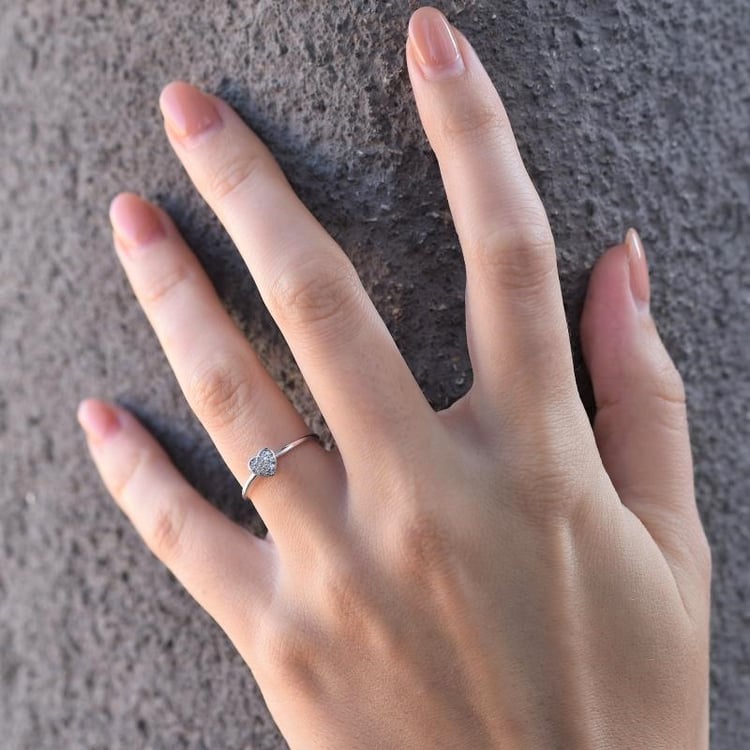 Zlatý prsteň v tvare srdca plný diamantov 106827