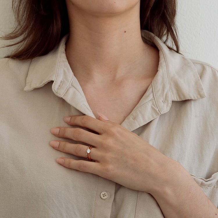 Zlatý minimalistický eternity prsteň s diamantmi Ovone 135612