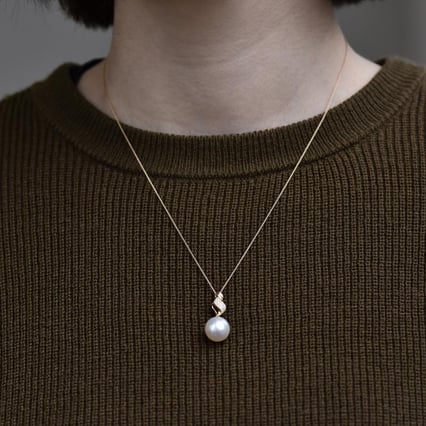 Prívesok s diamantmi a perlou Fiana