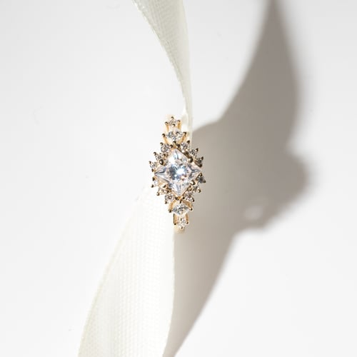 Zásnubný prsteň s princess certifikovaným lab-grown diamantom Nairne