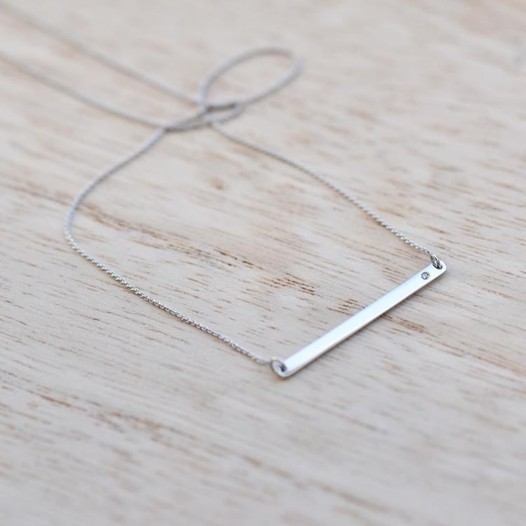 Jemný strieborný náhrdelník s diamantom Charena 103755