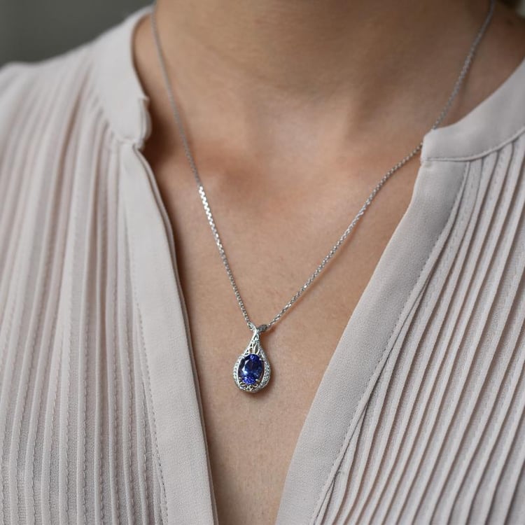 Zlatý náhrdelník s tanzanitom 9880