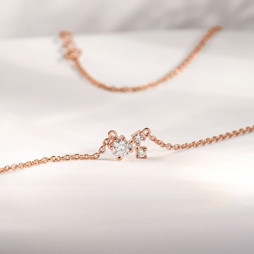 Strieborný cluster náhrdelník s moissanitom a lab-grown diamantmi Millie