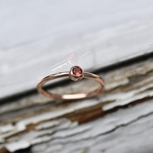 Zlatý minimalistický prsteň s padparadscha zafírom Kathleen