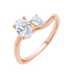 Vlnitý zásnubný prsteň Toi et Moi s pear a oválnym moissanitom Zita