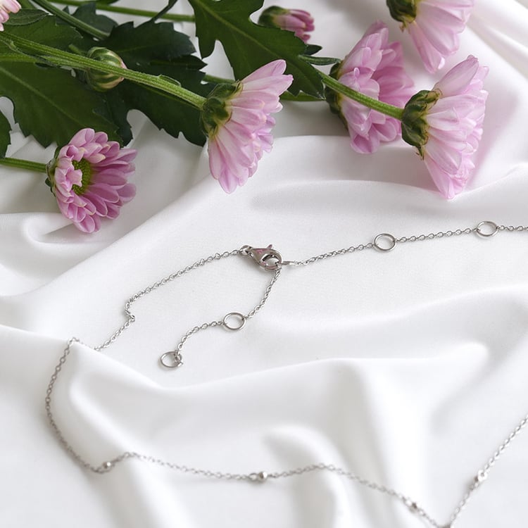 Decentný strieborný náhrdelník s bielou perlou 83582