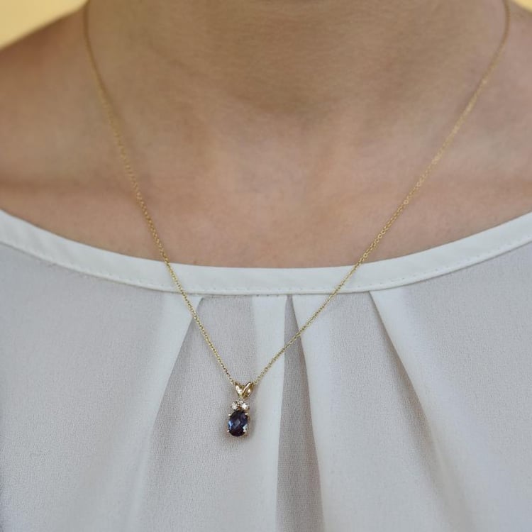 Náhrdelník s alexandritom 27676