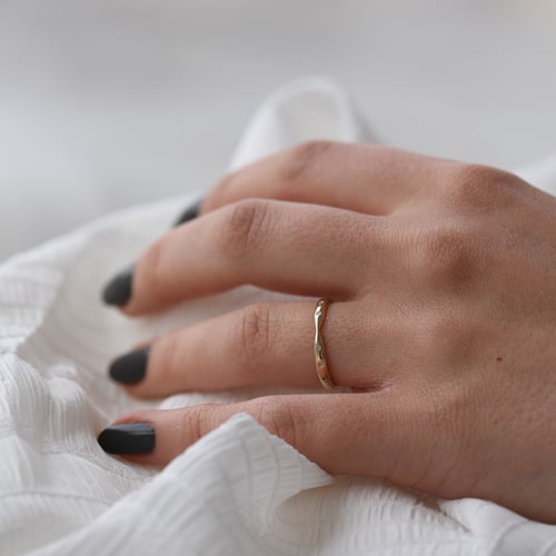 Minimalistický eternity prsteň s lab-grown diamantmi Ovone
