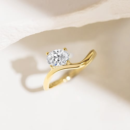 Zásnubný prsteň s oval diamantom Carrie