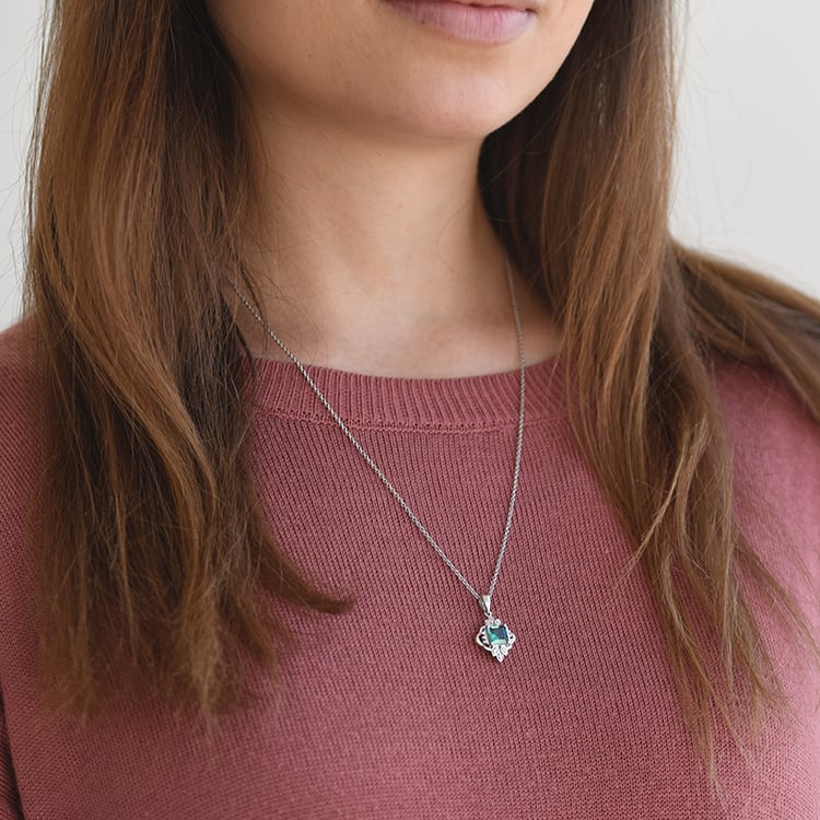 Platinový náhrdelník so smaragdom 62426