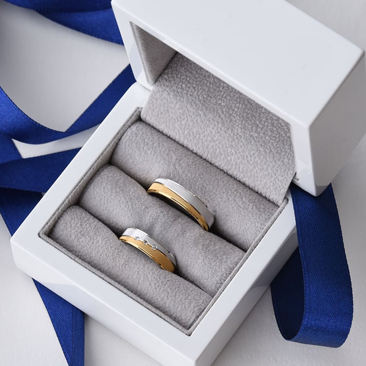 Zlaté prstene s tremi diamantmi 75981