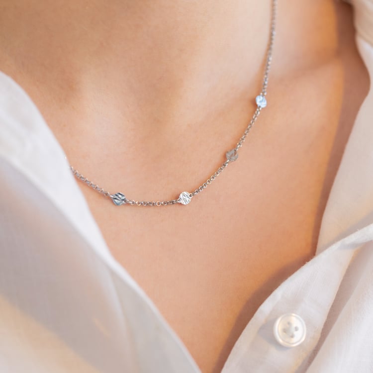 Strieborný náhrdelník s drobnými plieškami Dorina 101190