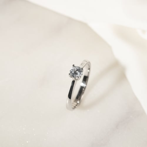 Zásnubný prsteň s diamantom Jazmina
